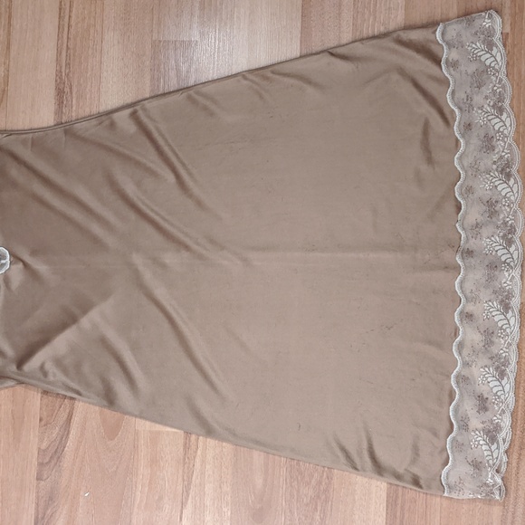 Vintage Fascination caramel dress slip - Picture 6 of 11